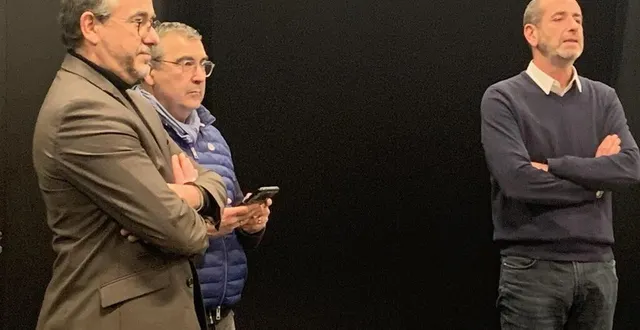 photo  jean-yves lecoq, maire, jérôme janouny, adjoint au maire et vincent beaumesnil, directeur sport de l’aco.  &copy;  le maine libre 