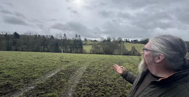 photo  alain renou, maire-adjoint à cisai-saint-aubin, dans l’orne, alerte sur les dégâts causés par la surpopulation de cervidés.  &copy;  ouest-france 