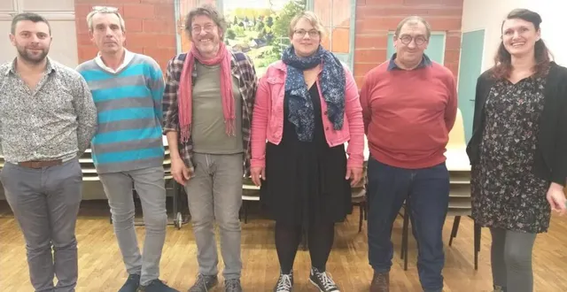 photo  le nouveau bureau du comité des fêtes avec au centre, gaëlle mignot, la nouvelle présidente, et pierre landry à qui elle succède.  &copy;  le maine libre 