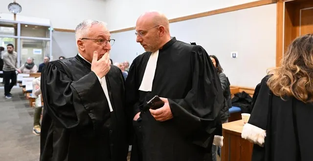 photo  angers, le 24 février 2025. le procès du drame du feu d’artifice du 14 juillet 2022 à cholet, qui a coûté la vie à deux personnes, devait se tenir du 24 au 28 février 2025 devant le tribunal correctionnel d’angers. il est finalement renvoyé au 17 novembre 2025. sur la photo, eric bouillard, procureur de la république, et paul hugot, l’avocat des parties civiles.  &copy;  photo co - josselin clair 