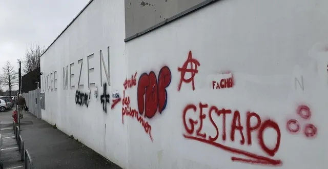 photo  des tags ont été bombés en lettres rouges et noires sur la façade du lycée professionnel marcel-mezen, à alençon (orne).  &copy;  ouest france 