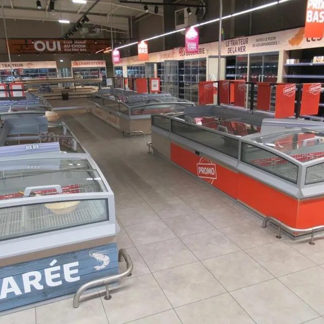 photo tout a été vendu en un seul lot contenant notamment des denrées alimentaires invendues.  ©  interenchères.com