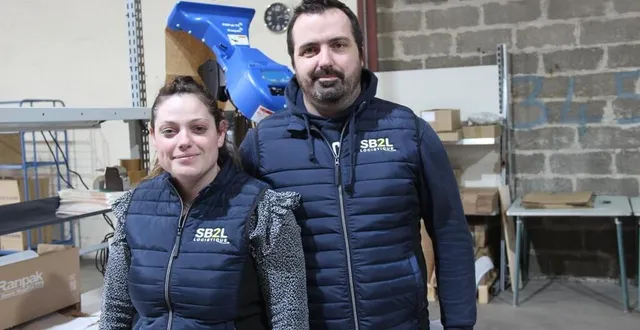photo  sarah frechot et bastien pottier, un couple habitant à luché-pringé (sarthe), viennent de lancer leur société de logistique sb2l, à la flèche.  &copy;  ouest-france 
