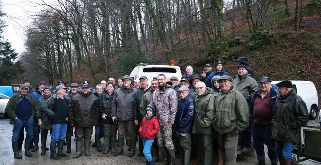 photo  la tenue de pluie était de rigueur pour cette matinée.  &copy;  ouest-france 