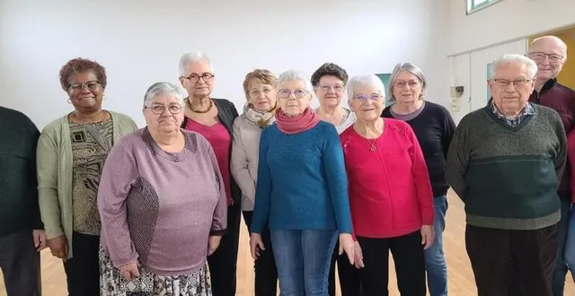 photo  le conseil d’administration de générations mouvement de ballon avec, à droite, sa nouvelle présidente evelyne lefaux.  &copy;  le maine libre 