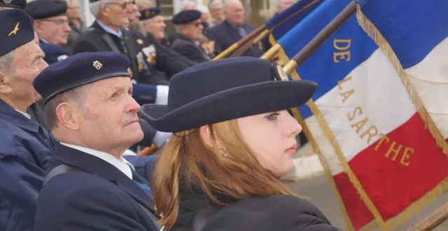 photo  l’assemblée générale des porte-drapeaux de la sarthe s’est déroulée dimanche. la plus jeune et le plus capé, 58 ans de service, étaient présents l’un à côté de l’autre.  &copy;  ouest-france 