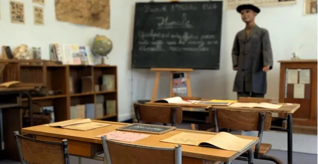 photo  un espace de la médiathèque dédié à une exposition de l’école d’autrefois.  &copy;  ouest-france 