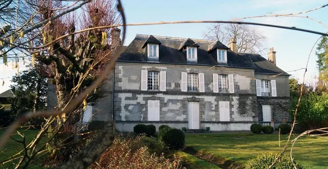 photo  rois et vauprès enchères organise la vente du contenu d’un manoir, « le sillon », situé au 26, rue andré-breton à tinchebray-bocage, ce mercredi 26 février 2025.  &copy;  ouest-france 