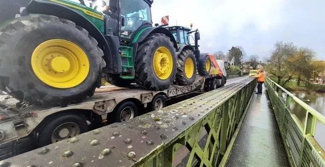 photo  le pont de luché-pringé, fragilisé, sera désormais interdit aux véhicules de plus de 3,5 tonnes, en attendant des travaux à l’horizon 2026.  &copy;  ouest-france 