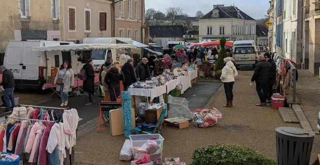 photo  une très belle édition pour la brocante du comité des fêtes.  &copy;  ouest-france 