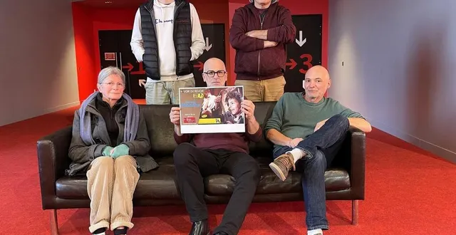 photo  une partie des membres du collectif « cinéfil » au cinéma confluences de sablé-sur-sarthe.  &copy;  ouest-france 