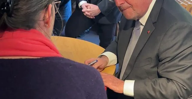 photo  françois hollande venait pour la quatrième fois à la librairie thuard, au mans.  &copy;  ouest-france 