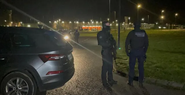 photo  un important dispositif des forces de l’ordre a été mobilisé lors de l’arrivée de mohamed amra.  &copy;  ouest-france 