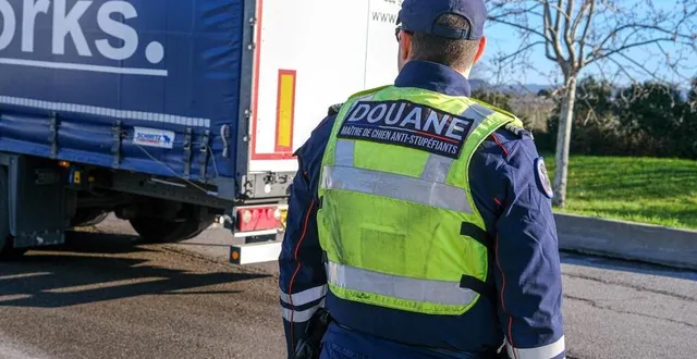 photo  les agents douaniers procèdent notamment à des contrôles autoroutiers.  &copy;  afp 
