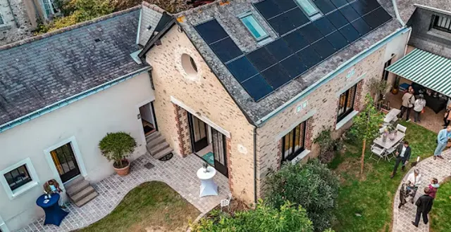 photo à laval, les ateliers dabin valorisent le patrimoine avec des menuiseries sur mesure au domaine de bachmay &copy; domaine de bachmay