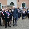 photo  lundi 24 février, une centaine de personnes ont manifesté devant la mairie de bessé-sur-braye (sarthe) contre la fermeture d’une classe. 