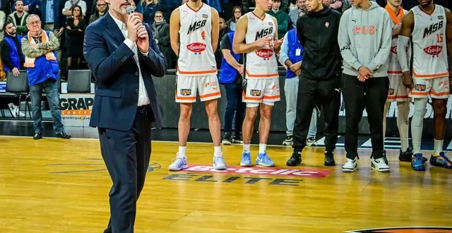 photo  guillaume vizade s’adressant au public après le nouveau succès sur cholet.  &copy;  photo le maine libre - yvon loué 