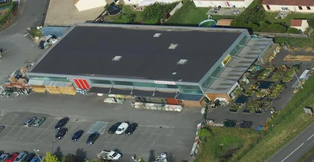 photo  en 2007, un nouveau bâtiment est construit au champ soreau.  &copy;  entreprise maudet 