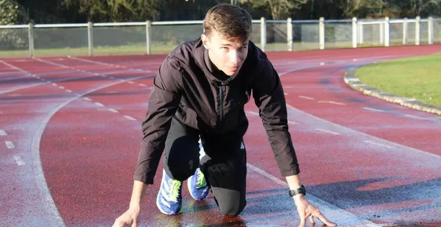 photo  champion de france juniors en salle sur 200 m, hugo perdereau, qui s’entraîne sur la piste du stade georges-garnier d’allonnes, va honorer sa première sélection en équipe de france.  &copy;  photo : le maine libre 