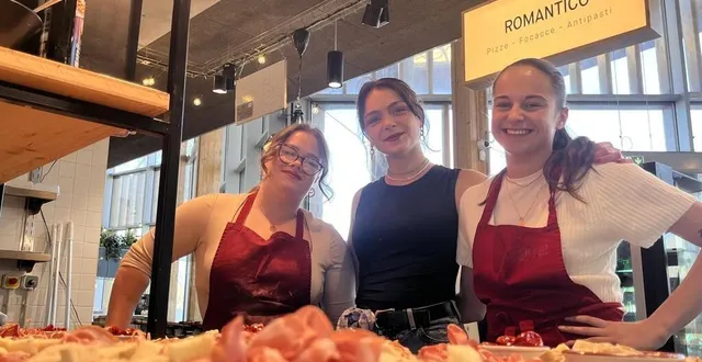 photo  deux des stands de salomé couturier (au centre), cogérante associée, vont rouvrir aux halles biltoki d’angers (maine-et-loire), ce 27 février 2025.  &copy;  ouest-france 