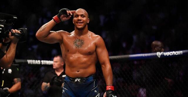 photo cyril gane après sa victoire contre tai tuisava lors de l’ufc paris le 3 septembre 2022. © julien de rosa / afp