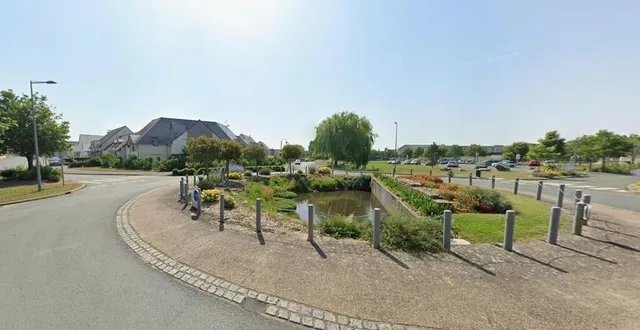 photo  l’accident a eu lieu sur le rond-point d’oña, à seiches-sur-le-loir.  &copy;  capture d’écran google maps 