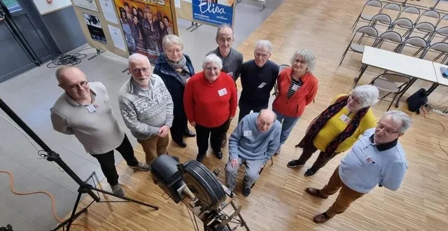 photo  les bénévoles de l’asl n’ont pas ménagé leurs efforts pour préparer le week-end affiches de cinéma. la « première séance » et la projection de films, comme en 1900, ont attiré plus de 70 spectateurs.  &copy;  ouest-france 