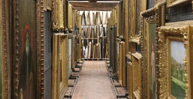 photo  pendant la fermeture annuelle du musée du château de flers, son équipe prépare la prochaine exposition temporaire et travaille sur les collections. ici, dans l’une des réserves du musée.  &copy;  ouest-france 