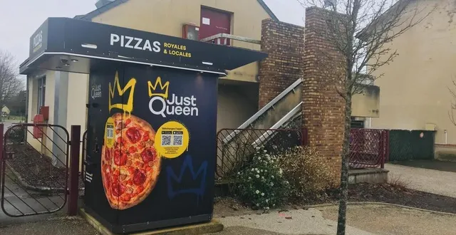 photo  distributeur de pizzas just queen au 51-53, rue lucien-corbin à challes (sarthe).  &copy;  ouest-france 