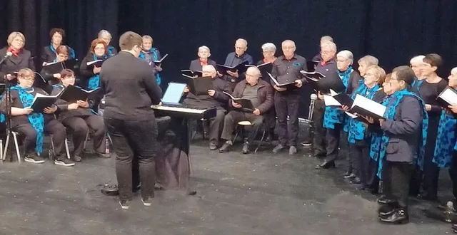 photo  les choristes de la clef des chants et des voix de l’argance sous la direction de benjamin réthoré.  &copy;  isabelle chiaramonti-monnet 