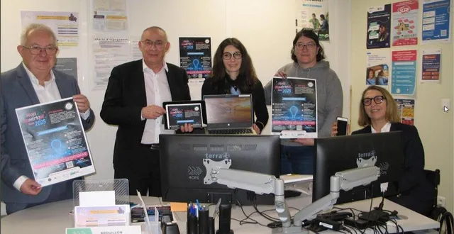 photo  de gauche à droite (thierry dubois, vincent hulot, noémie courdouzy, sandrine lucas, valérie radou) réunis pour le lancement de ce mois du numérique, une première en sarthe  &copy;  le maine libre 