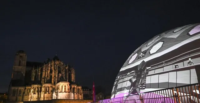 photo  installé pour la biennale du son en janvier 2024 sur la place des quinconces, le dôme sera implanté à l’itemm où seront accueillies des formations.  &copy;  photo archives le maine libre denis lambert 
