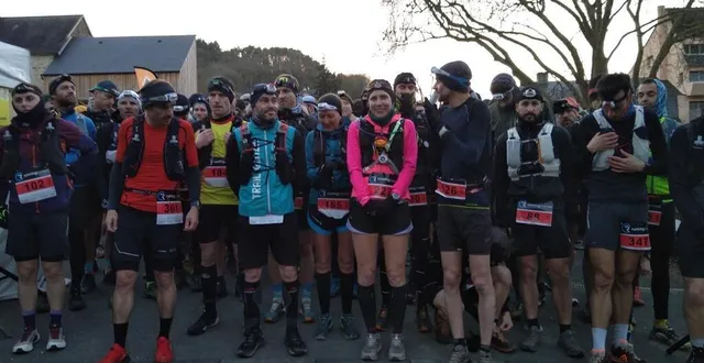 photo  les coureurs au départ du trail de 29 km  &copy;  le maine libre 