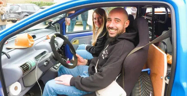 photo  au volant, jordan lecourbe savoure la réalité de son rêve au côté de son épouse angélique.  &copy;  ouest-france 