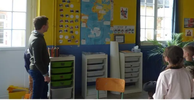 photo  les élèves de la classe de ce/cm de l’école saint-joseph ont décoré leur classe aux couleurs du vendée globe, dont ils ont suivi l’ensemble de la course.  &copy;  nouest-france. 