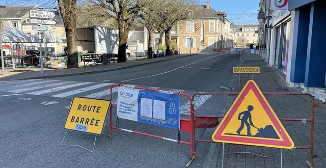 photo  la rue aristide-briand est coupée en journée pendant deux semaines dans le centre-ville de sablé-sur-sarthe.  &copy;  ouest-france 