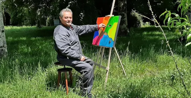 photo  richard verba avec l’une de ses passions, la peinture abstraite.  &copy;  ouest-france 