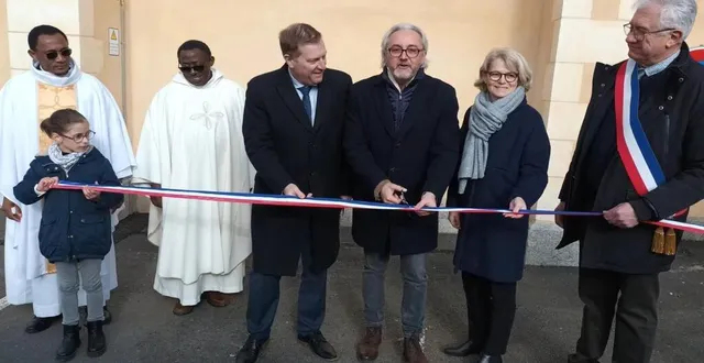 photo  samedi matin avant la messe, le maire jean-claude bizeray a procédéà l’inauguration des derniers travaux de l’église en présence, notamment, du député éric martineau.  &copy;  ouest-france 