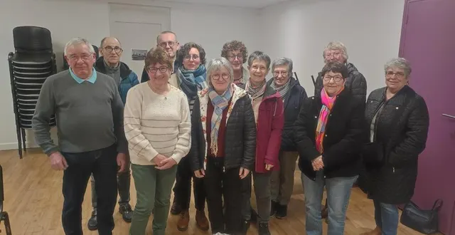 photo  une partie des bénévoles du don du sang avec bernadette mabit, présidente de l’association locale, et rené gaignard, président départemental (à gauche).  &copy;  ouest-france 