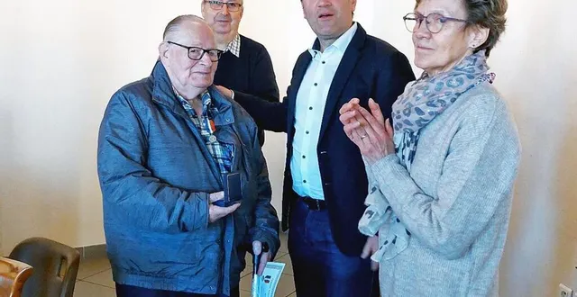 photo  michel rault a reçu la médaille du mérite de l’union nationale des combattants (unc) échelon bronze, ainsi que la médaille de l’assemblée nationale.  &copy;  ouest-france 