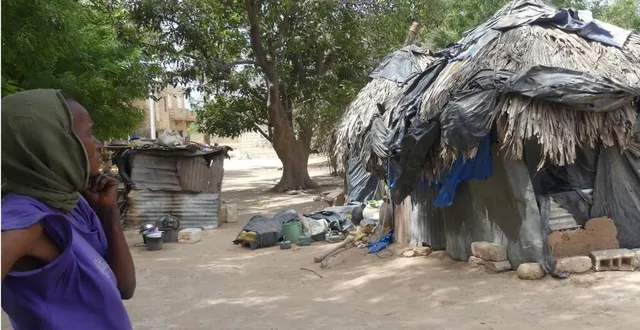 photo  la case de fatou ngnieg, dans le village de peykouck serere, insalubre avec ses tôles rouillées, a été remplacée par une solide maison de maçon, grâce, entre autres, aux dons reçus de l’association marie-noëlle.  &copy;  marie-noëlle 