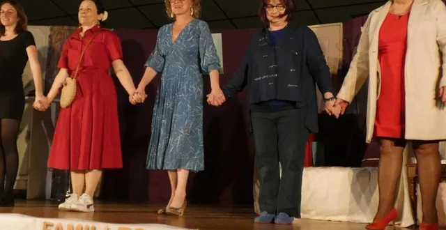 photo  « à part ça… tout va mal », une représentation de l’art-scene très applaudie.  &copy;  ml 