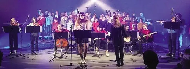 photo  en première partie, l’école de musique communautaire. en deuxième partie : amzik musique kabyle.  &copy;  citézarts 