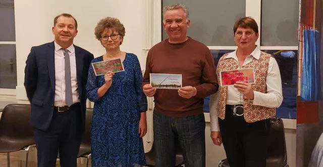 photo  de gauche à droite : sébastien gouhier, maire, chantal chavet, jean-luc defourneaux et dominique fournier  &copy;  ouest-france. 