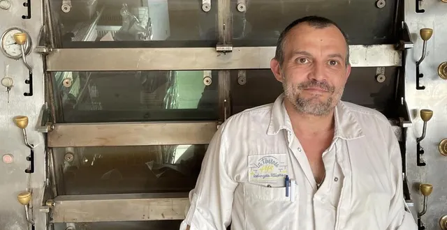photo  mickaël françois a décidé de fermer définitivement sa boulangerie située en plein cœur de segré, près de la mairie. il se donne du temps pour réfléchir à son avenir mais pourrait rebondir à l’étranger.  &copy;  ouest-france 