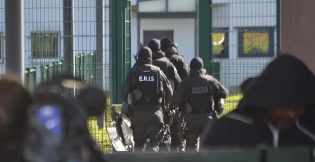 photo  les syndicats de police réclament notamment la création d’une nouvelle unité eris, photographiée ici lors de la prise d’otage d’octobre 2021, si la prison de condé-sur-sarthe devait être choisie.  &copy;  archive ouest-france 