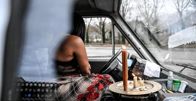 photo  reportage sur la presqu’île de caen avec une travailleuse du sexe qui se prostitue dans une camionnette. certaines ont accepté de raconter leur quotidien.  &copy;  martin roche / ouest-france 