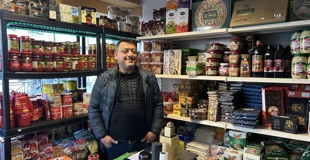 photo  basem albitar a ouvert sa petite épicerie mini market albitar au 94, rue du mans, à alençon.  &copy;  ouest-france 