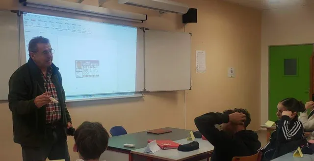 photo  lionel cort, ancien journaliste à france 3, est venu évoquer le journalisme au collège saint-paul.  &copy;  co 