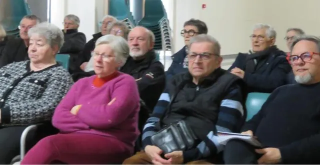 photo  les habitants de trangé sont venus à la salle gaston-langevin pour assister à la conférence.  &copy;  le maine libre 